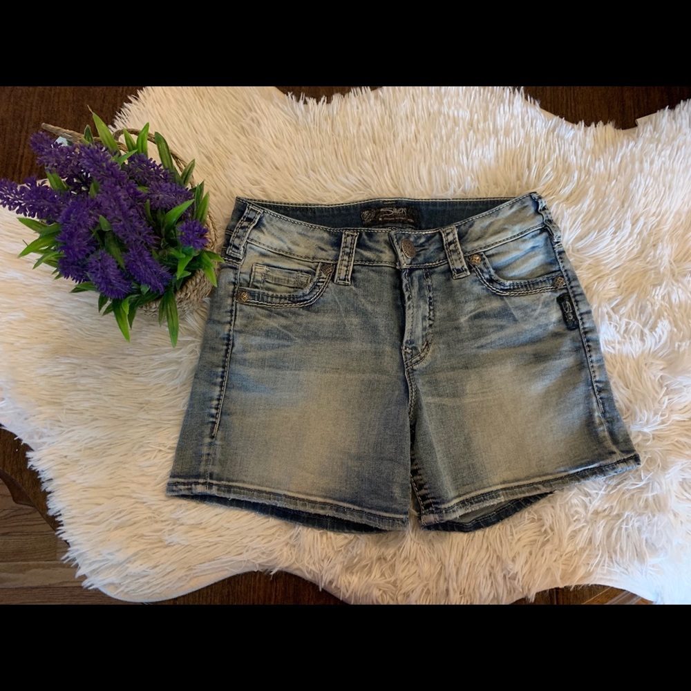 Silver Tuesday Short’s Size 26 Waist 🌸🌿
